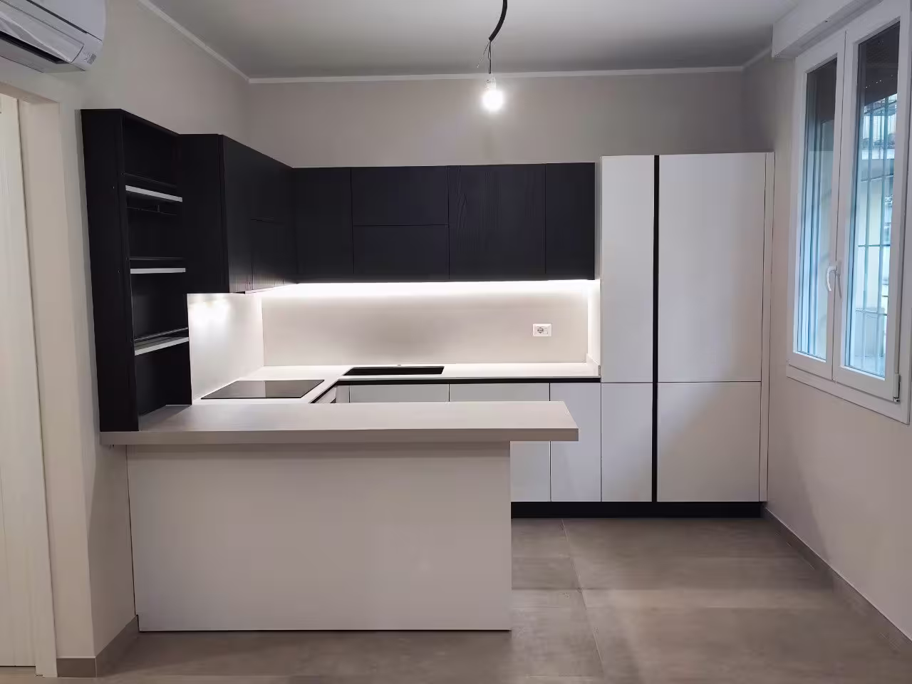 Cucina moderna su misura nello showroom Arredocasa a Quarrata (foto 2 di 15)