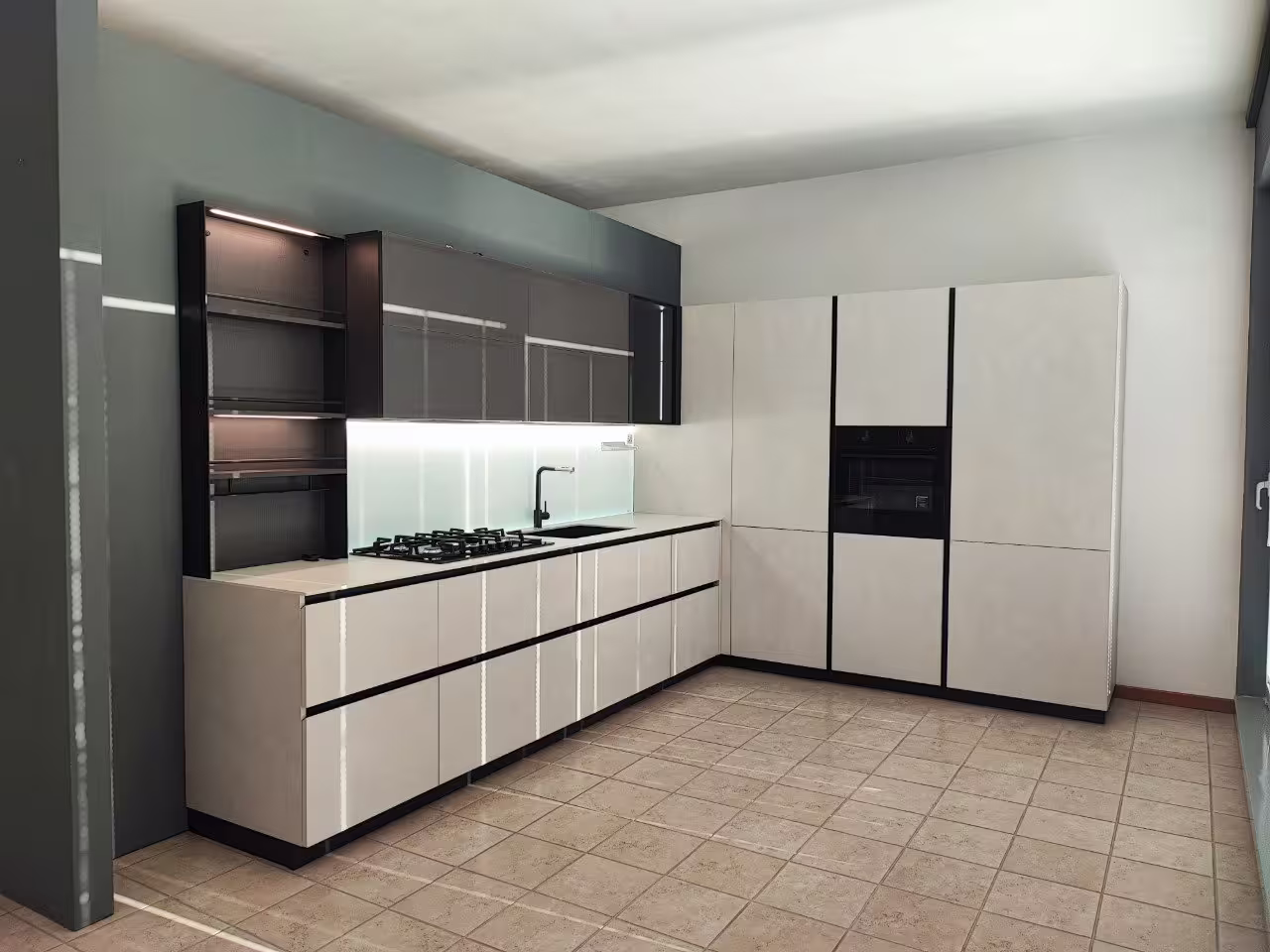 Cucina moderna su misura nello showroom Arredocasa a Quarrata (foto 13 di 15)