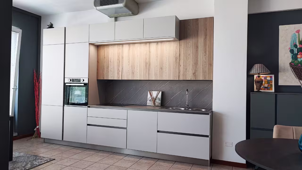 Cucina moderna su misura nello showroom Arredocasa a Quarrata (foto 14 di 15)