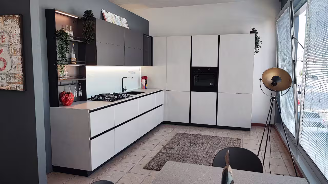 Cucina moderna su misura nello showroom Arredocasa a Quarrata (foto 15 di 15)